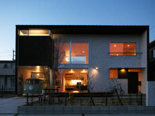 ”愛車と暮らす”憧れをカタチにした家, kisetsu kisetsu Single family home Wood Wood effect
