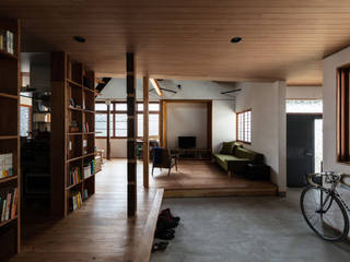 神戸大倉山の家, エイチ・アンド一級建築士事務所 H& Architects & Associates エイチ・アンド一級建築士事務所 H& Architects & Associates Skandinavischer Flur, Diele & Treppenhaus Holz Holznachbildung