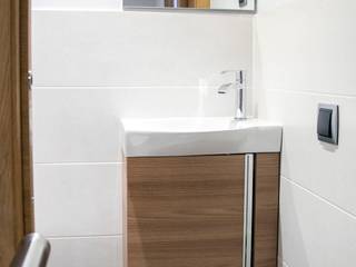 Reforma integral en calle Pere Blai de Barcelona, Grupo Inventia Grupo Inventia Modern bathroom Tiles