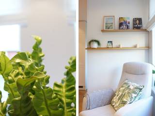 Kleines Haus gemütlich einrichten – eine Homestory mit smarten Stauraumlösungen und skandinavischem Einrichtungsstil, Baltic Design Shop Baltic Design Shop Living room Wood White