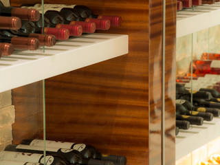 Estante de Vinhos , Moderestilo - Cozinhas e equipamentos Lda Moderestilo - Cozinhas e equipamentos Lda Modern living room MDF Multicolored
