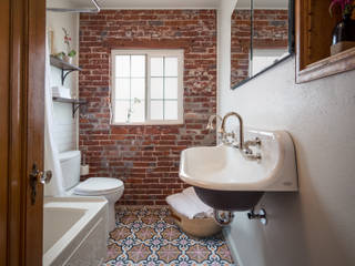 Pattern and Texture: A Bold, Yet Simple, Bathroom, Laura Medicus Interiors Laura Medicus Interiors Eclectic style bathroom
