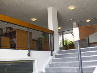 Eentreehallen, studioMERZ studioMERZ Modern corridor, hallway & stairs