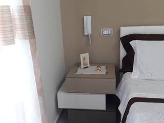 Camera da letto moderna, PERCORSOARREDO PERCORSOARREDO Dormitorios de estilo moderno Derivados de madera Transparente