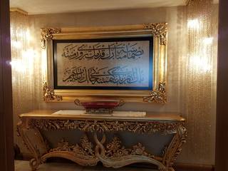 Klasik detaylı bir apartman dairesi dekorasyonu Mimar Melike Topal Ev İçiAksesuarlar & Dekorasyon Altın Sarısı