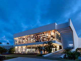 casa club de golf grand coral riviera maya, Daniel Cota Arquitectura | Despacho de arquitectos | Cancún Daniel Cota Arquitectura | Despacho de arquitectos | Cancún Moderne Arbeitszimmer Beton Weiß
