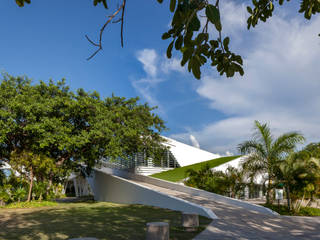 casa club de golf grand coral riviera maya, Daniel Cota Arquitectura | Despacho de arquitectos | Cancún Daniel Cota Arquitectura | Despacho de arquitectos | Cancún Jardín interior Concreto