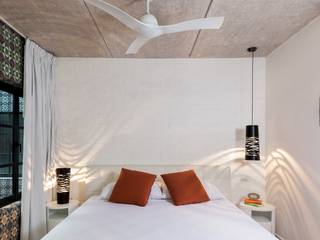nuove lofts, Daniel Cota Arquitectura | Despacho de arquitectos | Cancún Daniel Cota Arquitectura | Despacho de arquitectos | Cancún Modern style bedroom Bricks White