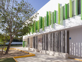 britt academy playa del carmen, Daniel Cota Arquitectura | Despacho de arquitectos | Cancún Daniel Cota Arquitectura | Despacho de arquitectos | Cancún Modern study/office Concrete Multicolored