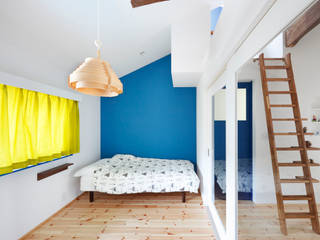 碧の家 〈renovation〉– 100年を紡ぐ物語 –, 一級建築士事務所アトリエｍ 一級建築士事務所アトリエｍ Dormitorios de estilo escandinavo Azul