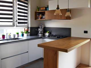 cucina a Corneliano, stil mobil stil mobil مطبخ خشب Wood effect