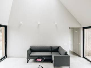 Estnische Wurzeln neu interpretiert – ein Sommerhaus vereint alte Traditionen mit modernem Look, Baltic Design Shop Baltic Design Shop Living room Wood White
