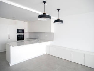 Casa de obra nueva en Poble Nou, Grupo Inventia Grupo Inventia Mediterranean style kitchen