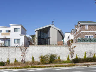 木の葉のような大屋根の家/ House in Minoh 3, 藤原・室 建築設計事務所 藤原・室 建築設計事務所 Stairs