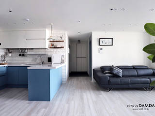 세련되면서 깨끗함이 담긴 26py 신혼 인테리어_by 디자인담다, 디자인담다 디자인담다 Modern Living Room