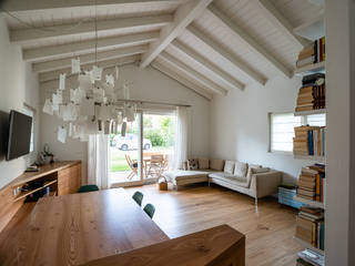 Dimora moderna e di qualità, Woodbau Srl Woodbau Srl Modern living room