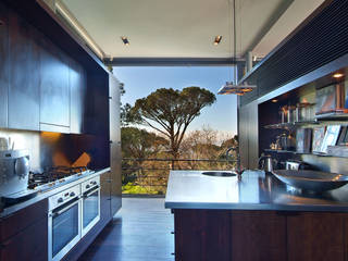 Bridge House, Oranjezicht, Van der Merwe Miszewski Architects Van der Merwe Miszewski Architects Built-in kitchens Wood Wood effect