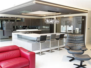 A Luxurious Living Space in Designer White, PTC Kitchens PTC Kitchens Küchenzeile Weiß