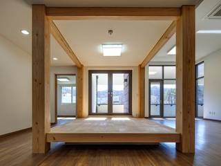 공간 속 공간, 담음건축디자인주식회사 담음건축디자인주식회사 Asian style study/office Plywood