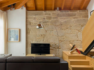 Vivienda y comercio en calle Lobariñas. Allariz, b+t arquitectos b+t arquitectos Modern living room