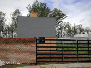 Casa Estudio La Campiña, MIDA MIDA Industrial style houses Bricks