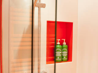 Orange Coloured Bathroom, Solidity Ltd Solidity Ltd Ванная комната в эклектичном стиле