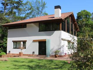 VIVIENDA AGUERA, BALDO ARQUITECTURA BALDO ARQUITECTURA Einfamilienhaus Holz Weiß