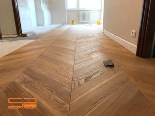 Posa in opera di parquet in rovere con finitura olio e cera., Soloparquet Srl Soloparquet Srl Scale Legno Effetto legno