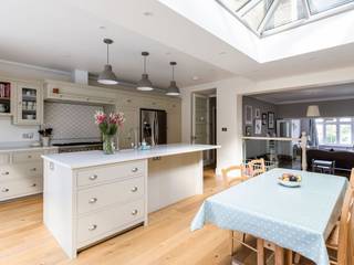 Open Plan Kitchen and Dining Room homify Classic style dining room Wood Roof lantern,Open plan,Wood flooring