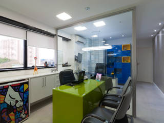 Bernal Projetos - Arquitetos em Salvador Estudios y despachos de estilo moderno Multicolor