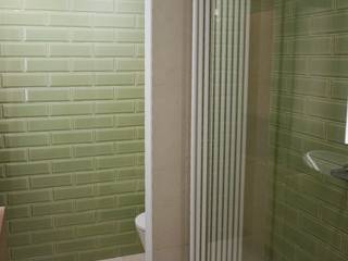 Baño en tonos verdes, Taller de Disseny G+G S.L Taller de Disseny G+G S.L Bathroom ٹائلیں