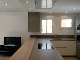 Cocina en marrón y madera, Taller de Disseny G+G S.L Taller de Disseny G+G S.L Modern kitchen لکڑی Wood effect