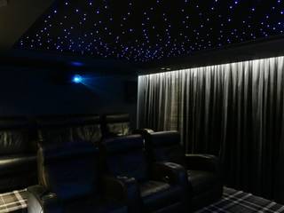 Dedicated Cinemascope 4K Cinema Room with Dolby Atmos sound system, HiFi Cinema Ltd. HiFi Cinema Ltd. Salas multimídia modernas