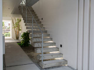 知花の二世帯住宅, 株式会社クレールアーキラボ 株式会社クレールアーキラボ Stairs