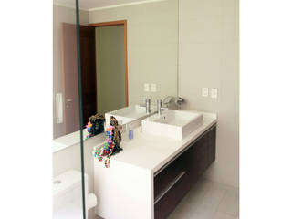 Reconstrucción de baño, Lo Recabarren, Crescente Böhme Arquitectos Crescente Böhme Arquitectos Modern bathroom Ceramic White