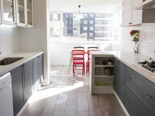 Departamento Las Hortencias, Crescente Böhme Arquitectos Crescente Böhme Arquitectos Dapur built in Keramik White