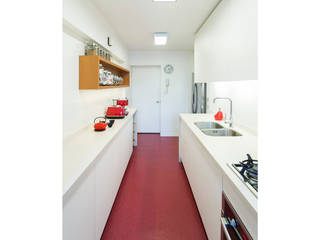 Cocina Luz, Crescente Böhme Arquitectos Crescente Böhme Arquitectos Built-in kitchens کنکریٹ White