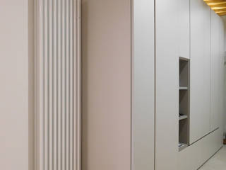 Appartamento Contemporaneo in Centro Storico Studio di Architettura IATTONI Ingresso, Corridoio & Scale in stile minimalista