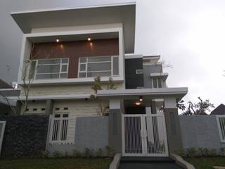 Telaga Golf House, IDEANUSANTARA IDEANUSANTARA Modern Evler