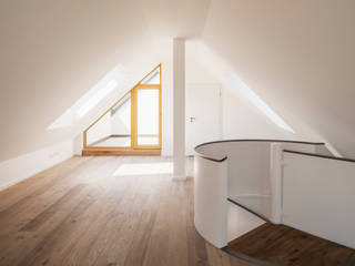 Eigentumswohnungen in Altötting - Maisonette Wohnung Sehw Architektur Modern Living Room Dachausbau,Wendeltreppe,Balkon,Dachschräge