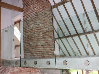 Frameless Bolted Glass Balustrade in Barn Conversion, Ion Glass Ion Glass Escaleras Vidrio