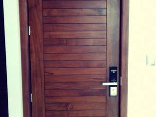 Puertas , CARPILUXE, SOLUCIONES EN CARPINTERIA CARPILUXE, SOLUCIONES EN CARPINTERIA Classic style doors