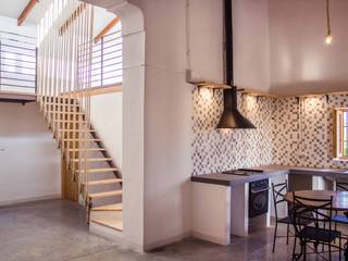 Rehabilitación de una casa típica de la huerta mediterránea, ARREL arquitectura ARREL arquitectura Country style kitchen
