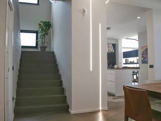 Casa CB, A2pa A2pa Modern corridor, hallway & stairs