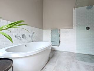 Saxonwold bathroom , Oksijen Oksijen オリジナルスタイルの お風呂