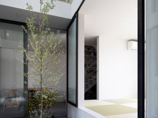 ２つの吹き抜けのある家 / House in Koyoen 2, 藤原・室 建築設計事務所 藤原・室 建築設計事務所 Moderner Wintergarten