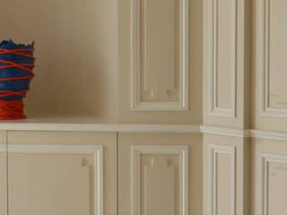 Boiserie classiche , Falegnameria su misura Falegnameria su misura Dining roomDressers & sideboards Wood White