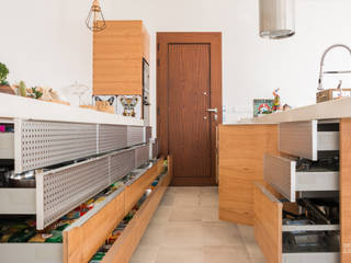 Poppy , Moderestilo - Cozinhas e equipamentos Lda Moderestilo - Cozinhas e equipamentos Lda Cucinino Effetto legno