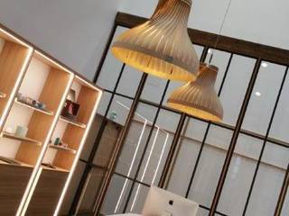 Atelier Rarissimes Cognac Camus, lairial luminaires bordeaux lairial luminaires bordeaux Commercial spaces Wood Wood effect