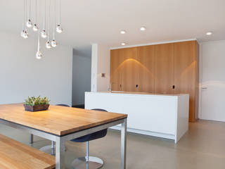 Küche - Eiche und Corian, Schmid Schreinerei GmbH & Co. KG Schmid Schreinerei GmbH & Co. KG Cuisine intégrée Bois composite